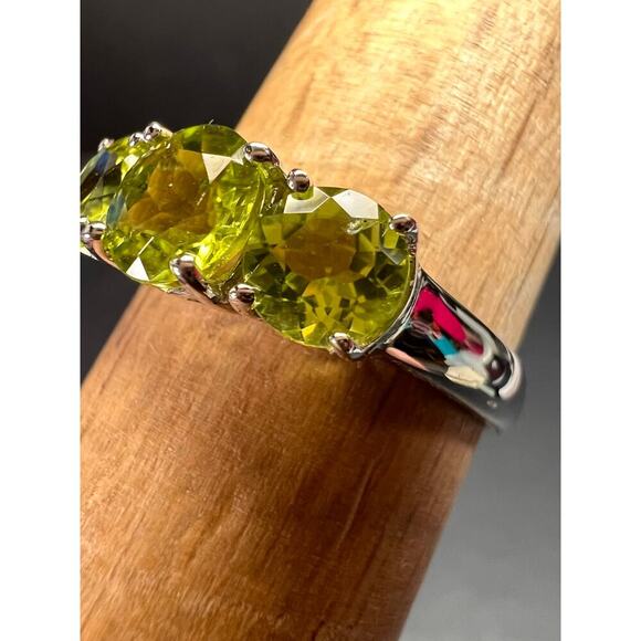 Vintage peridot three stone sterling silver ring size 7 - Picture 7 of 12
